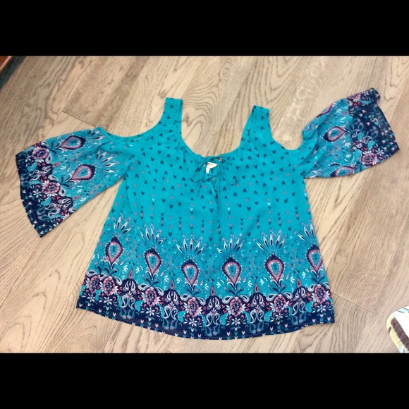 ❤️ ARIZONA BLUE SHEAR COLD SHOULDER BLOUSE Size S - Picture 8 of 9